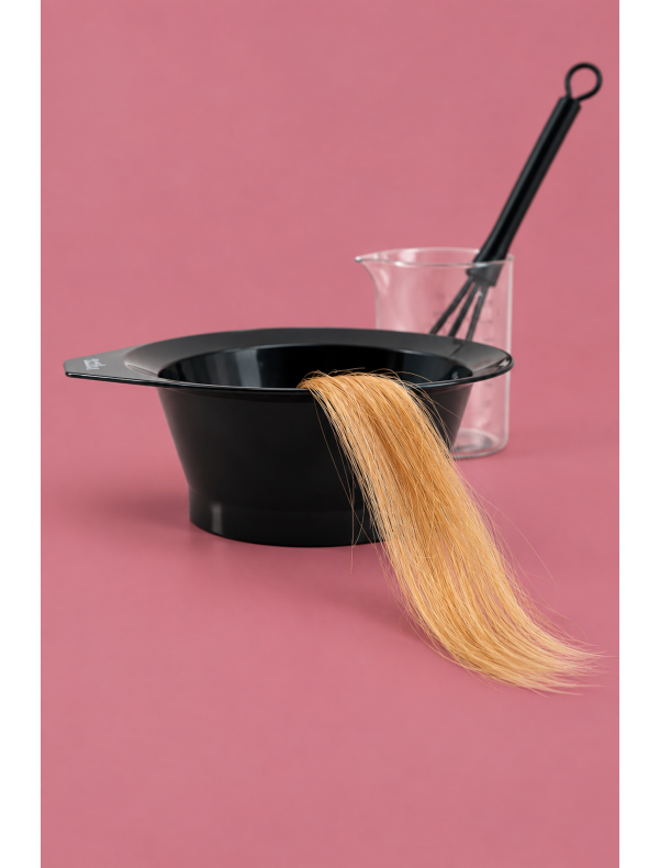 THE MEDIUM BLONDE