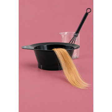 THE MEDIUM BLONDE
